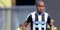 VERSÁTIL: Samir atuou como zagueiro e lateral-esquerdo pela Udinese-ITA, na última temporada (Foto: AFP)  Foto: Lance!