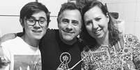 O ator&nbsp;Rafael Henrique Miguel, a m&atilde;e e o pai, que foram assassinados em 2019.  Foto: Instagram/@isabelatibcherani / Estad&atilde;o Conte&uacute;do