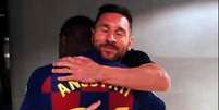 Messi e Ansu Fati se abraçaram no vestiário depois da vitória do Barcelona contra o Bétis (Reprodução/Instagram)  Foto: Lance!