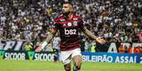 Gabigol comemora gol na vitória do Flamengo por 3 a 0 sobre o Ceará  Foto: Ronaldo Oliveira/Photo Premium / Gazeta Press