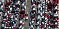 Veículos recém-fabricados da Volkswagen em fábrica em São Bernardo do Campo, SP
02/04/2015
REUTERS/Paulo Whitaker  Foto: Reuters