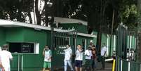 Cúpula da Mancha Alviverde deixa a Academia de Futebol após reunião com Mattos (Foto: Thiago Ferri)  Foto: LANCE!