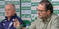 O técnico Luiz Felipe Scolari e o diretor de futebol Alexandre Mattos, ambos do Palmeiras, concedem entrevista coletiva nesta quinta-feira, 29, no CT Academia de Futebol, no bairro da Barra Funda, na zona oeste da capital paulista  Foto: GUILHERME RODRIGUES/MYPHOTO PRESS / Estadão