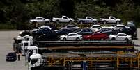Veículos no pátio de uma fábrica da VW em São Bernardo
05/01/2017
REUTERS/Paulo Whitaker  Foto: Reuters