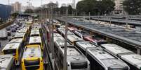 Movimentação no Terminal Parque Dom Pedro II, na região central de São Paulo, durante a greve de motoristas e cobradores de ônibus.  Foto: Ananda Migliano / O Fotográfico / Estadão Conteúdo