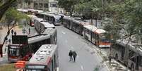 Prefeito de São Paulo aponta greve de ônibus como locaute; entenda  Foto: Fala! Universidades