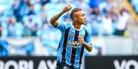 Cebolinha foi autor de dois gols da goleada do Tricolor Gaúcho sobre a Raposa neste domingo (Foto: Lucas Uebel/Grêmio)  Foto: Gazeta Esportiva