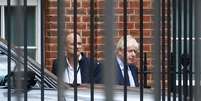 Primeiro-ministro britânico, Boris Johnson, e seu assessor especial Dominic Cummings em Downing Street
03/09/2019
REUTERS/Henry Nicholls  Foto: Reuters