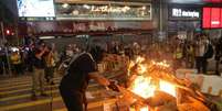 Polícia de Hong Kong proíbe protesto marcado para domingo  Foto: EPA / Ansa - Brasil