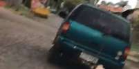 O registro do cachorro amarrado sendo arrastado por um carro foi feito por uma motorista em Ijuí, no Rio Grande do Sul  Foto: Reprodução / Estadão