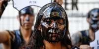 Ativistas protestam na entrada da Semana de Moda de Londres 
13/09/2019
REUTERS/ Henry Nicholls  Foto: Reuters