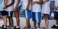 Em um dos municípios atendidos, o tempo que escolas e unidades de saúde ficam fechadas por causa de tiroteios caiu 40%  Foto: Marizilda Cruppe/CICV / BBC News Brasil