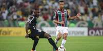 Manoel e Nenê disputam bola no confronto entre Flu e Corinthians pela Sul-Americana (Lucas Merçon/Fluminense)  Foto: Lance!