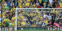 Norwich conseguiu um grande feito nesta tarde ao bater o Manchester City (LINDSEY PARNABY/AFP)  Foto: Lance!