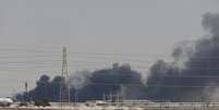 Fumaça em instalação da Aramco em Abqaiq, na Arábia Saudita
14/09/2019
REUTERS/Stringer  Foto: Reuters