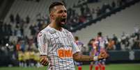 Clayson, do Corinthians, comemora seu gol contra o Bahia, pela 20&ordf; rodada do Campeonato Brasileiro 2019, na Arena Corinthians  Foto: BETO MILLER/AM PRESS & IMAGES / Estad&atilde;o