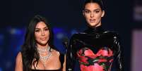 Kim e Kendall no Emmy: a linha tênue que separa o autêntico da realidade inventada  Foto: Twitter / Reprodução