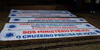 Várias faixas foram colocadas na porta do MPMG para acelarar as investigações no Cruzeiro- (Reprodução)  Foto: LANCE!
