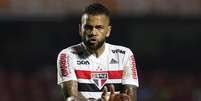 Daniel Alves pediu para que a Europa sirva de exemplo ao futebol brasileiro em rela&ccedil;&atilde;o &aacute; troca de treinadores (Foto: Rubens Chiri/SPFC)  Foto: Gazeta Esportiva