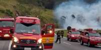 Carreta pega fogo após acidente e interdita Rodovia Dom Pedro 1°   Foto: Divulgação/ Corpo dos Bombeiros / Estadão