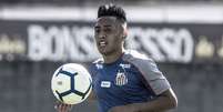 Cueva afirma que estava na casa noturna para ouvir sobre uma proposta do Goiás (Foto: Ivan Storti/Santos)  Foto: Gazeta Esportiva