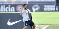 Everaldo vinha concorrendo a um lugar no time com Clayson (Foto: Fernando Dantas/Gazeta Press)  Foto: Gazeta Esportiva