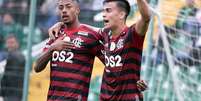 Bruno Henrique (esquerda) marcou o gol da vitória rubro-negra.  Foto: Liamara Polli / AM Press & Images / Estadão Conteúdo