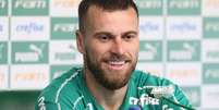 Lucas Lima durante coletiva no Palmeiras.  Foto: Divulga&ccedil;&atilde;o/ Palmeiras / Estad&atilde;o