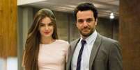 Camila Queiroz e Rodrigo Lombardi em cena de 'Verdades Secretas'  Foto: Tata Barreto / Globo / Divulga&ccedil;&atilde;o / Estad&atilde;o