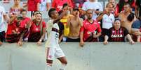 Bruno Henrique, do Flamengo, comemora seu gol durante partida contra o Athletico Paranaense válida pela 25ª rodada do Campeonato Brasileiro 2019.  Foto: HEULER ANDREY / Estadão Conteúdo