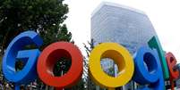 Logotipo do Google é visto na frente do préido de escritórios da empresa  em Pequim, China. 8/8/2018.  REUTERS/Thomas Peter  Foto: Reuters