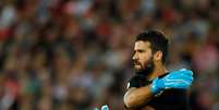 Alisson volta a ter espaço como titular, superando a concorrência de Ederson e Weverton
REUTERS/Phil Noble  Foto: Reuters