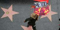 Manifestante participa de marcha do movimento  #MeToo na Calçada da Fama de Hollywood
12/11/2017
REUTERS/Lucy Nicholson  Foto: Reuters