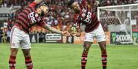 Gabigol e Bruno Henrique comemoram gol na partida entre Flamengo e Fluminene, válida pela 27ª rodada do Campeonato Brasileiro 2019, no Maracanã  Foto: NAYRA HALM/AGÊNCIA O DIA / Estadão Conteúdo