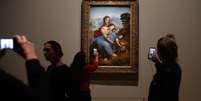 Para realizar a exibição pelos 500 anos da morte de Da Vinci, Louvre teve de driblar crise diplomática com a Itália e aguardar decisão da Justiça do país  Foto: AFP / BBC News Brasil