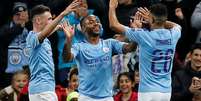 Sterling, do Manchester City, comemora o gol feito sobre Aston Villa, em jogo deste sábado, 26, no Etihad Stadium  Foto: Andrew Yates / Reuters