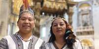 Yésica Patiachi Tayori e Siticonatzi Camaiteri, indígenas do Peru, participaram da missa de encerramento do Sínodo  Foto: DW / Deutsche Welle