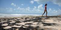 Mancha de petróleo na praia de Sítio do Conde, na Bahia
12/10/2019 REUTERS/Adriano Machado  Foto: Reuters