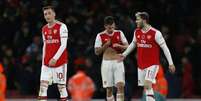 Jogadores do Arsenal decepcionados após novo tropeço na Premier League (IAN KINGTON / AFP)  Foto: Lance!