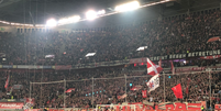 A torcida do Dusseldorf lotou o estádio na vitória do time (Foto: Reprodução/Twitter Dusseldorf)  Foto: Gazeta Esportiva