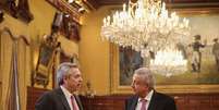 Presidente eleito da Argentina, Alberto Fernández, e presidente mexicano, Andrés Manuel López Obrador durante encontro no Palácio Nacional na Cidade do México
04/11/2019
Assessoria de Imprensa de Andrés Manuel López Obrador/Divulgação via REUTERS  Foto: Reuters