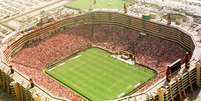 Estádio Monumental de Lima, em 2004  Foto: Reuters