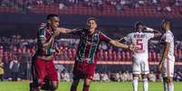 Dig&atilde;o (esquerda) comemora gol contra o S&atilde;o Paulo.  Foto: Joca Duarte / Photo Press / Estad&atilde;o