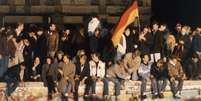 A queda do Muro de Berlim foi um momento emblem&aacute;tico da onda de revolu&ccedil;&otilde;es que mudou a Europa &mdash; e o mundo  Foto: Getty Images / BBC News Brasil