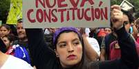 Uma das principais reivindicações dos manifestantes é a reforma da Constituição  Foto: Getty Images / BBC News Brasil