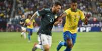 Jesus perde pênalti, Messi decide e Brasil amarga quinto jogo de jejum  Foto: Fayez Nureldine / AFP / LANCE!