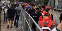 Multidão chega 'atrasada' e perde treino na F1  Foto: Lucas Baldez / Redação Terra