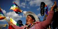Movimentos sociais leais a Evo Morales exigem a renúncia imediata da presidente interina Jeanine Áñez  Foto: Reuters / BBC News Brasil