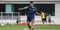 Allan e os titulares treinaram com bola (Foto: LUCAS MERÇON / FLUMINENSE F.C.)  Foto: Lance!