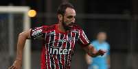 Juanfran recha&ccedil;a torcida pelo Flamengo por vaga direta &agrave; fase de grupos da Libertadores (Foto: Rubens Chiri/S&atilde;o Paulo)  Foto: Gazeta Esportiva